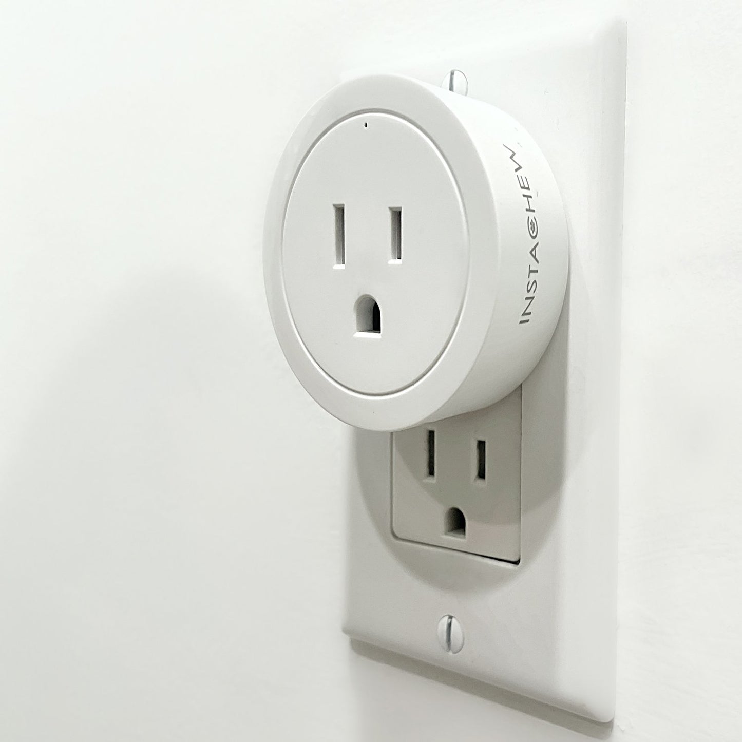 INSTACHEW PureConnect Smart Plug – WiFi App Control with USB & Voice Assistant Compatibility